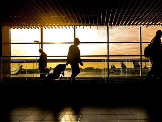 how to get rid of travel anxiety and at the airport on time (1)